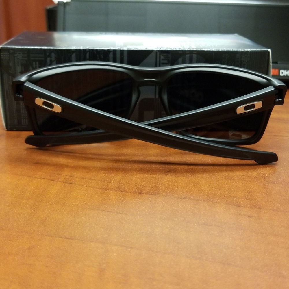 Oakley sunglasses (black)